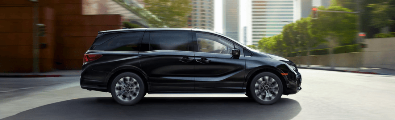 Honda Odyssey vs. Toyota Sienna: Which Family Minivan Fits Your Lifestyle Best?