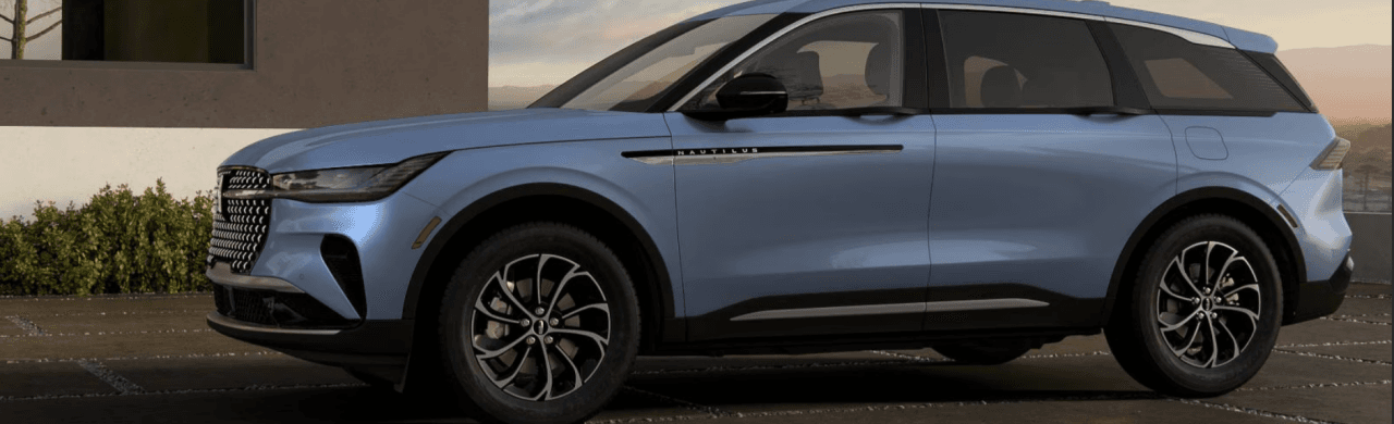 2026 Lincoln Nautilus Hybrid vs Gas: Best Savannah Commute?